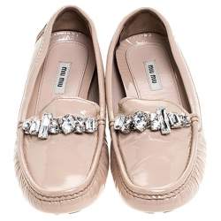 Pre Owned حذاء لوفرز ميو ميو مزخرف جلد لامع بيج مقاس 38