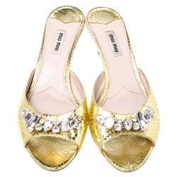 Pre Owned صندل سلايد ميو ميو ذهبي ميتاليك مزخرف كريستال مقدمة مفتوحة كعب مربع سميك مقاس 40
