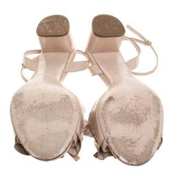 Pre Owned صندل ميو ميو جلد بيج لامع بكشكشة فيونكة مزخرفة بحزام للكاحل مقاس 41