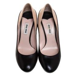 مملوكة مسبقًا حذاء كعب عالي ميو ميو مقدمة مستديرة جلد ثنائي اللون مقاس 36.5