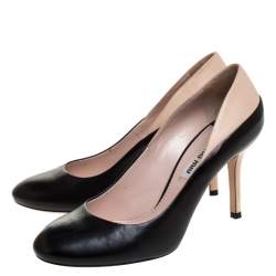 مملوكة مسبقًا حذاء كعب عالي ميو ميو مقدمة مستديرة جلد ثنائي اللون مقاس 36.5