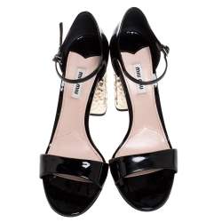 Pre Owned صندل ميو ميو سير كاحل  كعب مزخرف كريستال جلد لامع أسود مقاس 39.5