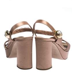 Pre Owned صندل ميو ميو كعب عريض نعل سميك سير كاحل مزخرف كريستال ساتان بيج مقاس 39