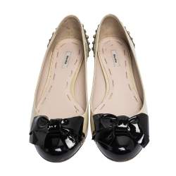 Pre Owned Miu Miu Beige/Black Studded Patent Leather Bow Ballet Flats Size 37