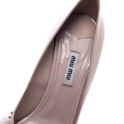 مملوكة مسبقًا Miu Miu Black Patent Leather Pearl Embellished Pointed Toe Pumps Size 38