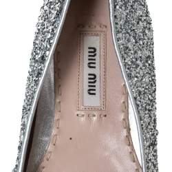 مملوكة مسبقًا حذاء إٍسبادريل ميو ميو بنعل سميك قماش غليتر فضي مقاس 37.5