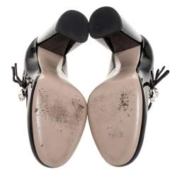 حذاء كعب عالي ميو ميو بسيور ثلاثية مزخرفة طراز ماري جان و بكعب سميك جلد لامع أسود مقاس 37.5