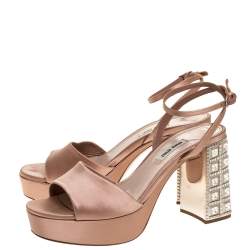 مملوكة مسبقًا Miu Miu Nude Pink Satin Crystal Embellished Heel Platform Sandals Size 39.5