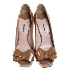 مملوكة مسبقًا Miu Miu Beige Patent Leather Bow Peep Toe Platform Pumps Size 38