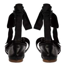 مملوكة مسبقًا حذاء فلات باليه ميو ميو ملتف حول الكاحل تفاصيل إبزيم جلد أسود مقاس 36