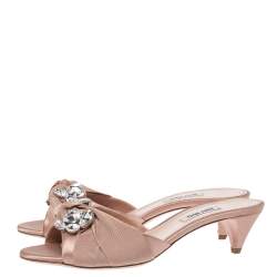 مملوكة مسبقًا صندل ميو ميو ساتان بيج ساتان وعقدة كبيرة مزين بالكريستال مقاس 38.5