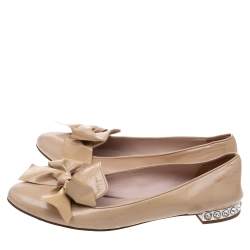 Pre Owned حذاء باليرينا فلات  ميو ميو جلد لامع بعقدة مرصع بالكريستال مقاس 39.5