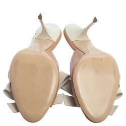 مملوكة مسبقًا Miu Miu White/Beige Patent and Leather Bow Mule Sandals Size 41