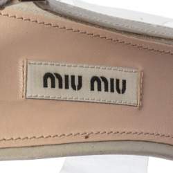 Pre Owned صندل ميو ميو مزخرف كريستال فتحة كعب جلد و بلاستيك مشمع مقاس 38