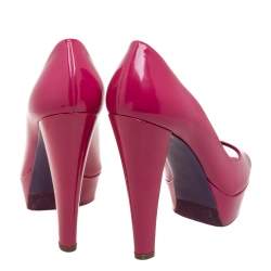 مملوكة مسبقًا حذاء كعب عالى ميو ميو مقدمة مفتوحة جلد لامع وردى مقاس 40.5