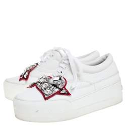 مملوكة مسبقًا Miu Miu White Leather Heart Embellished Platform Sneakers Size 36