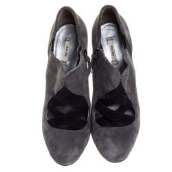 مملوكة مسبقًا Miu Miu Grey Suede Ankle Booties Size 38
