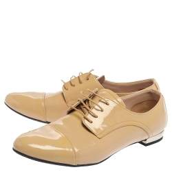 Pre Owned حذاء ديربى ميو ميو أربطة جلد لامع بيج مقاس 37