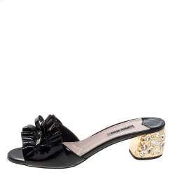 مملوكة مسبقًا Miu Miu Black Patent Leather Ruffled Bow Embellished Slide Sandals Size 39