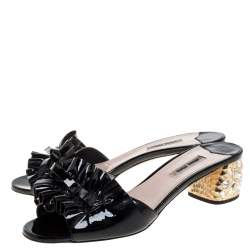 مملوكة مسبقًا Miu Miu Black Patent Leather Ruffled Bow Embellished Slide Sandals Size 39