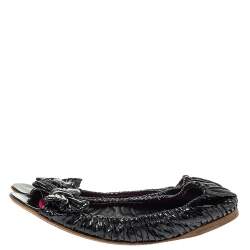 Pre Owned حذاء فلات باليه ميو ميو مقدمة مفتوحة فيونكة مجعد جلد لامع أسود مقاس 38 