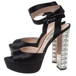 Pre Owned صندل ميو ميو ساتان أسود مزخرف كعب مربع سميك مقدمة مفتوحة نعل سميك بحزام للكاحل مقاس 38