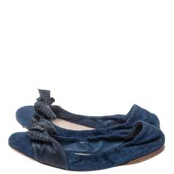 Pre Owned حذاء فلات باليه ميو ميو مجعد فيونكة جلد ودنيم أزرق مقاس 40.5 