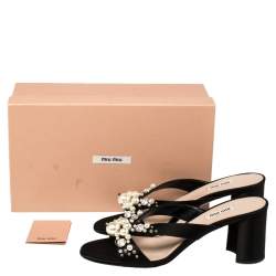 مملوكة مسبقًا Miu Miu Black Crystal And Pearl Embellished Satin Slide Sandals Size 40.5