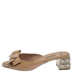 مملوكة مسبقًا Miu Miu Beige Patent Leather Crystal Embellished Slide Sandals Size 39