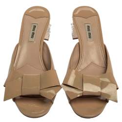 مملوكة مسبقًا Miu Miu Beige Patent Leather Crystal Embellished Slide Sandals Size 39