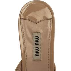 مملوكة مسبقًا Miu Miu Beige Patent Leather Crystal Embellished Slide Sandals Size 39