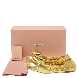 مملوكة مسبقًا Miu Miu Gold Metallic Leather Scrunch Ballet Flats Size 37