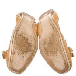 Pre Owned حذاء فلات باليه ميو ميو مجعد جلد لامع بيج مقاس 41