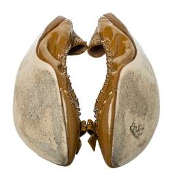 Pre Owned حذاء فلات باليه ميو ميو ترصيعات جلد لامع بنى مقاس 41 