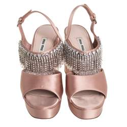 مملوكة مسبقًا صندل ميو ميو ساتان بيج مزخرف نعل سميك مقاس 38.5