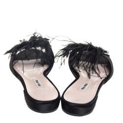 مملوكة مسبقًا حذاء سلايدز فلات ميو ميو مزخرف كريسال ريش وساتان أسود مقاس 41