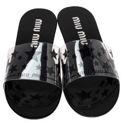  مملوكة مسبقًا صندل سلايد ميو ميو بي في سي أسود / أبيض بطباعة نجوم مقاس 39