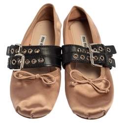  مملوكة مسبقًا حذاء فلات باليه ميو ميو إبزيم ساتان أسود/ بيج مقاس 36.5