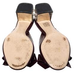 مملوكة مسبقًا صندل سلايد ميو ميو فيونكة جلد لامع عنابي مقاس 38