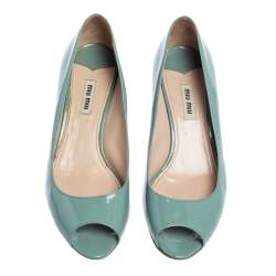 مملوكة مسبقًا Miu Miu Blue Patent Leather Peep Toe Embellished Block Heel Pumps Size 38.5