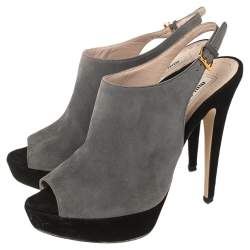 Pre Owned صندل ميو ميو سويدي رصاصي/أسود نعل سميك مقدمة مفتوحة حزام للكاحل مقاس 36.5