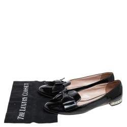 Pre Owned حذاء باليرينا فلات ميو ميو جلد لامع أسود فيونكة زخرفة كريستال مقاس 40.5