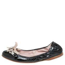 مملوكة مسبقًا حذاء باليرينا فلات ميو ميو جلد أسود لامع سكرانش مقاس 37.5