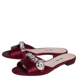 مملوكة مسبقًا Miu Miu Burgundy Satin Crystal Embellished Flats Size 38
