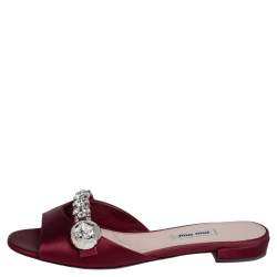 مملوكة مسبقًا Miu Miu Burgundy Satin Crystal Embellished Flats Size 38