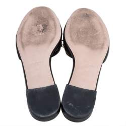 Pre Owned صندل فلات ميو ميو جلد أسود لامع مزخرف لؤلؤ مقاس 37.5