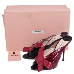 مملوكة مسبقًا Miu Miu Burgundy/Black Patent And Leather Bow Slide Sandals Size 38