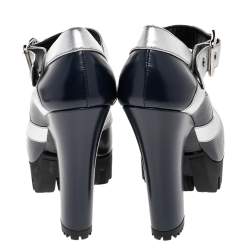 مملوكة مسبقًا حذاء كعب عالي ميو ميو جلد فضي/أزرق كحلي ماري جان نعل سميك كعب سميك مقاس 39