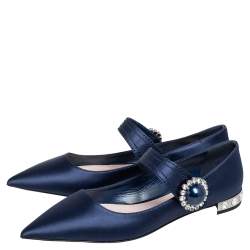 مملوكة مسبقًا حذاء باليرينا فلات ميو ميو ماري جين ساتان أزرق كحلي مزخرف بمقدمة مدببة مقاس 40