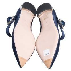 مملوكة مسبقًا حذاء باليري نا فلات ميو ميو ماري جين ساتان أزرق كحلي مزخرف بمقدمة مدببة مقاس 40